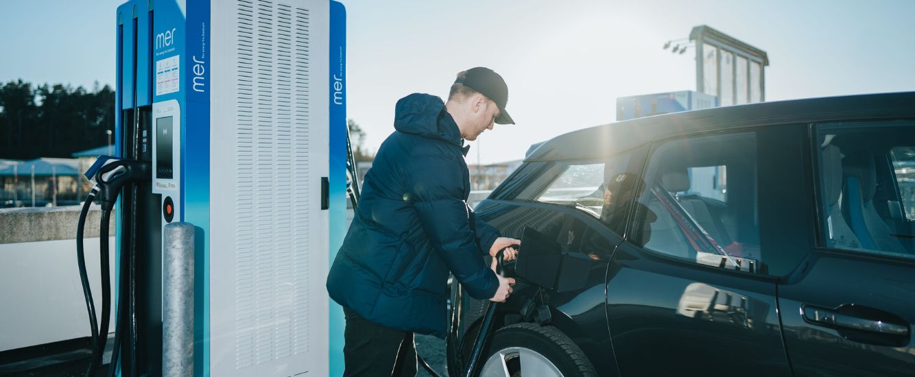 Young Man Uses Mer Rapid Charger